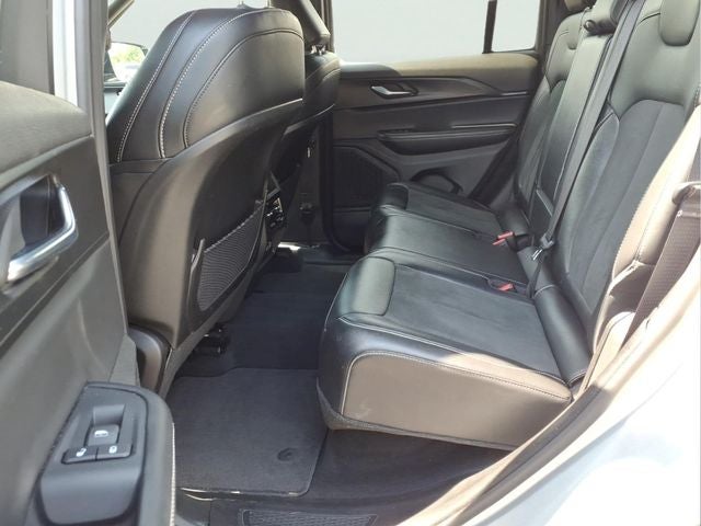 2025 Jeep Grand Cherokee Altitude 4x4
