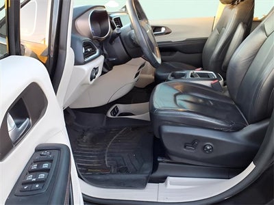 2017 Chrysler Pacifica Touring L Plus