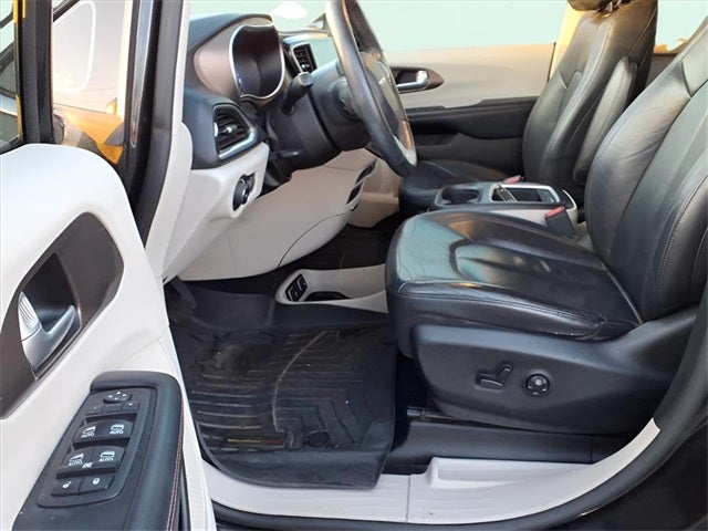 2017 Chrysler Pacifica Touring L Plus