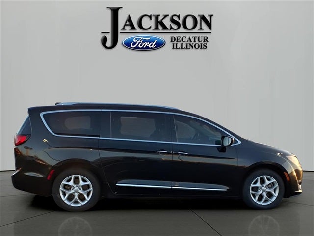 2017 Chrysler Pacifica Touring L Plus