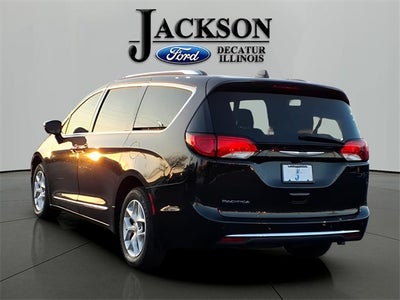 2017 Chrysler Pacifica Touring L Plus