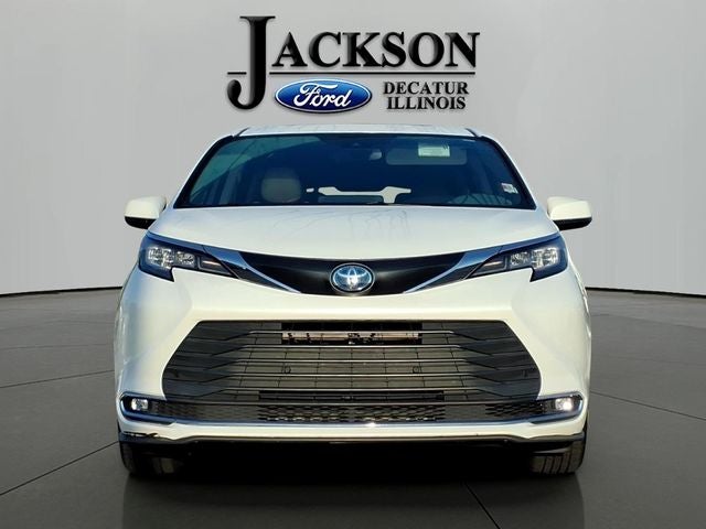 2022 Toyota Sienna XLE 8 Passenger