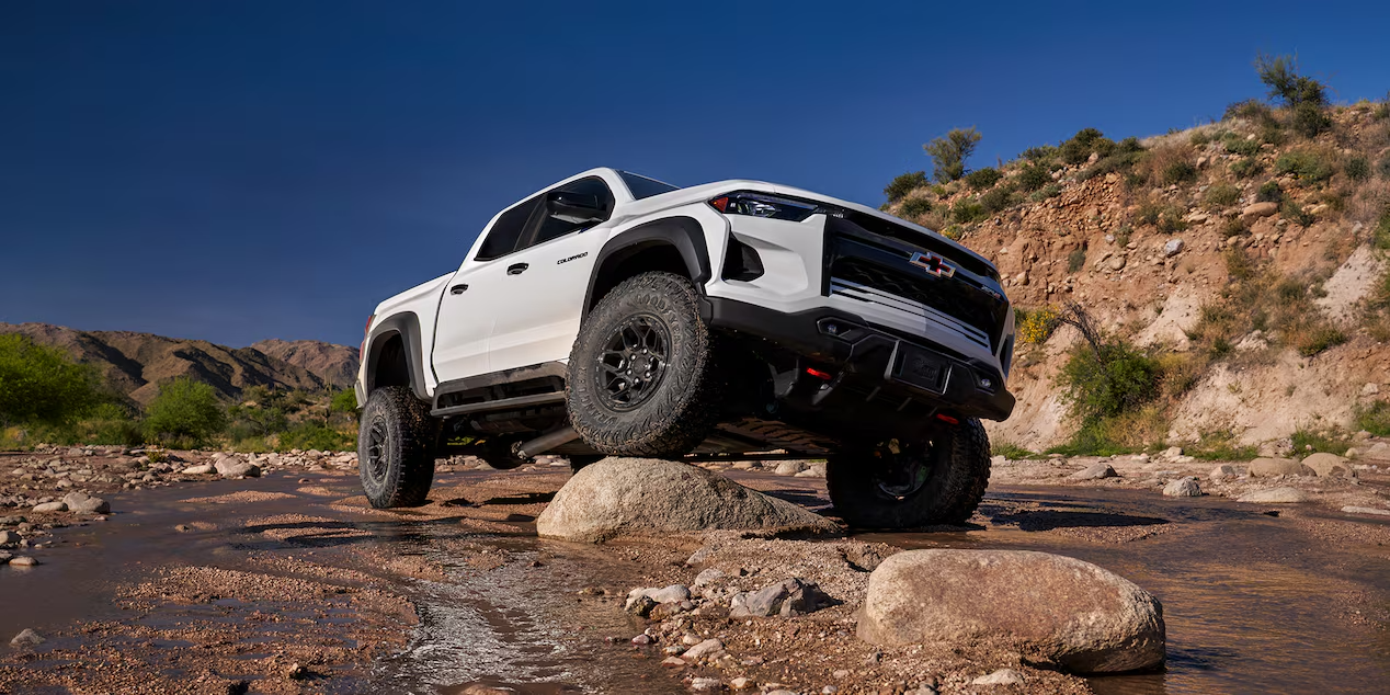 2024 White Chevrolet Colorado